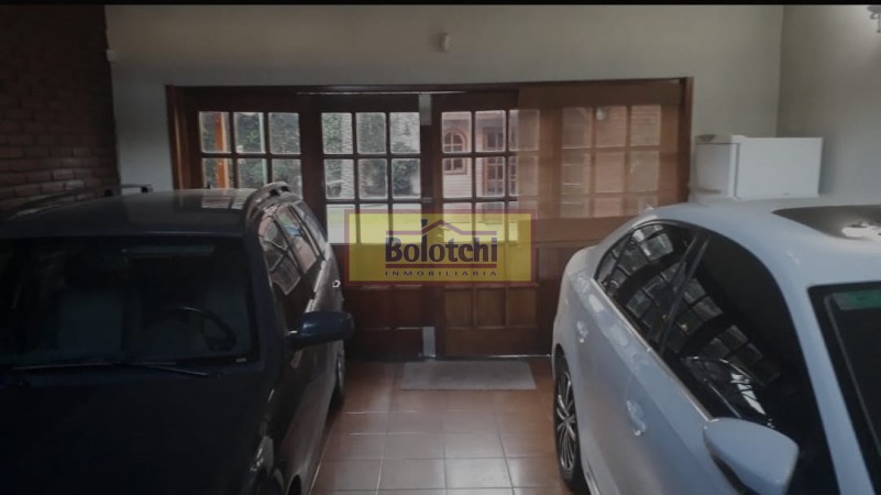Chalet en venta, Ramos Mejia sobre calle Belgrano  N° 763, 7 ambientes lote 17,32 x 34,64 mts.