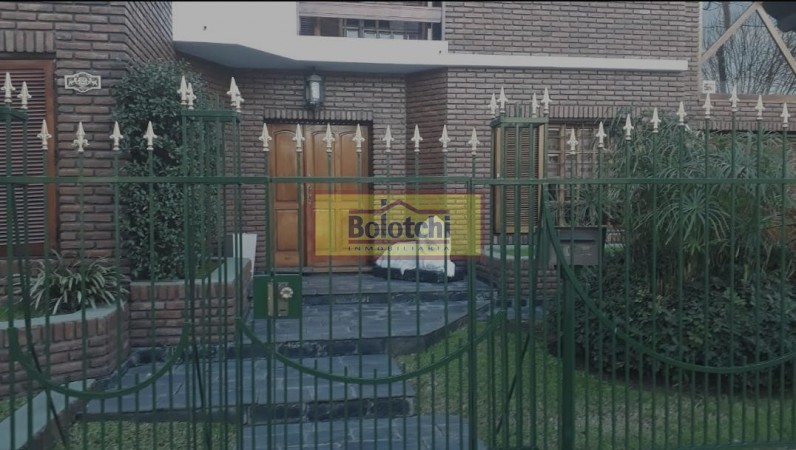 Chalet en venta, Ramos Mejia sobre calle Belgrano  N° 763, 7 ambientes lote 17,32 x 34,64 mts.