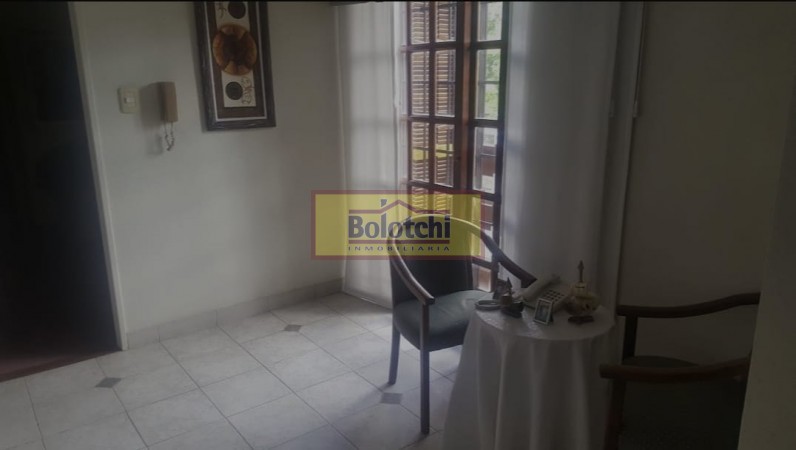 Chalet en venta, Ramos Mejia sobre calle Belgrano  N° 763, 7 ambientes lote 17,32 x 34,64 mts.