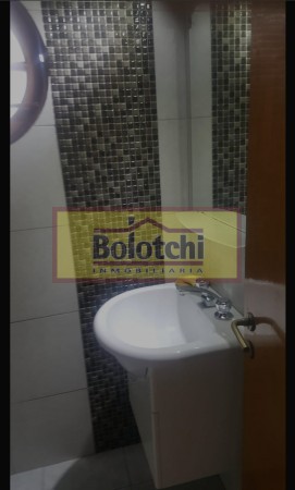 Chalet en venta, Ramos Mejia sobre calle Belgrano  N° 763, 7 ambientes lote 17,32 x 34,64 mts.