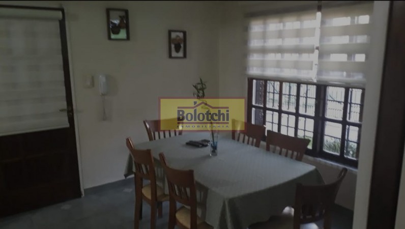 Chalet en venta, Ramos Mejia sobre calle Belgrano  N° 763, 7 ambientes lote 17,32 x 34,64 mts.